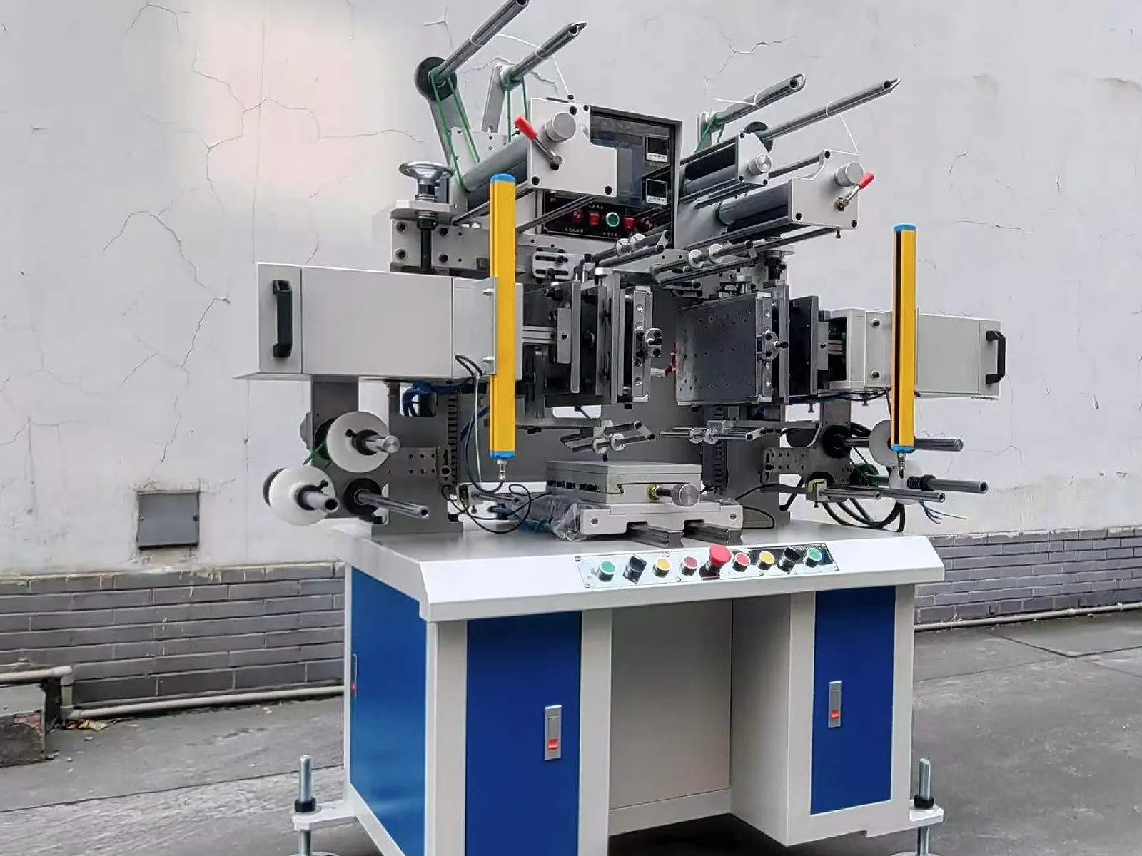 Heat transfer and hot stamping machine prepared for inspection