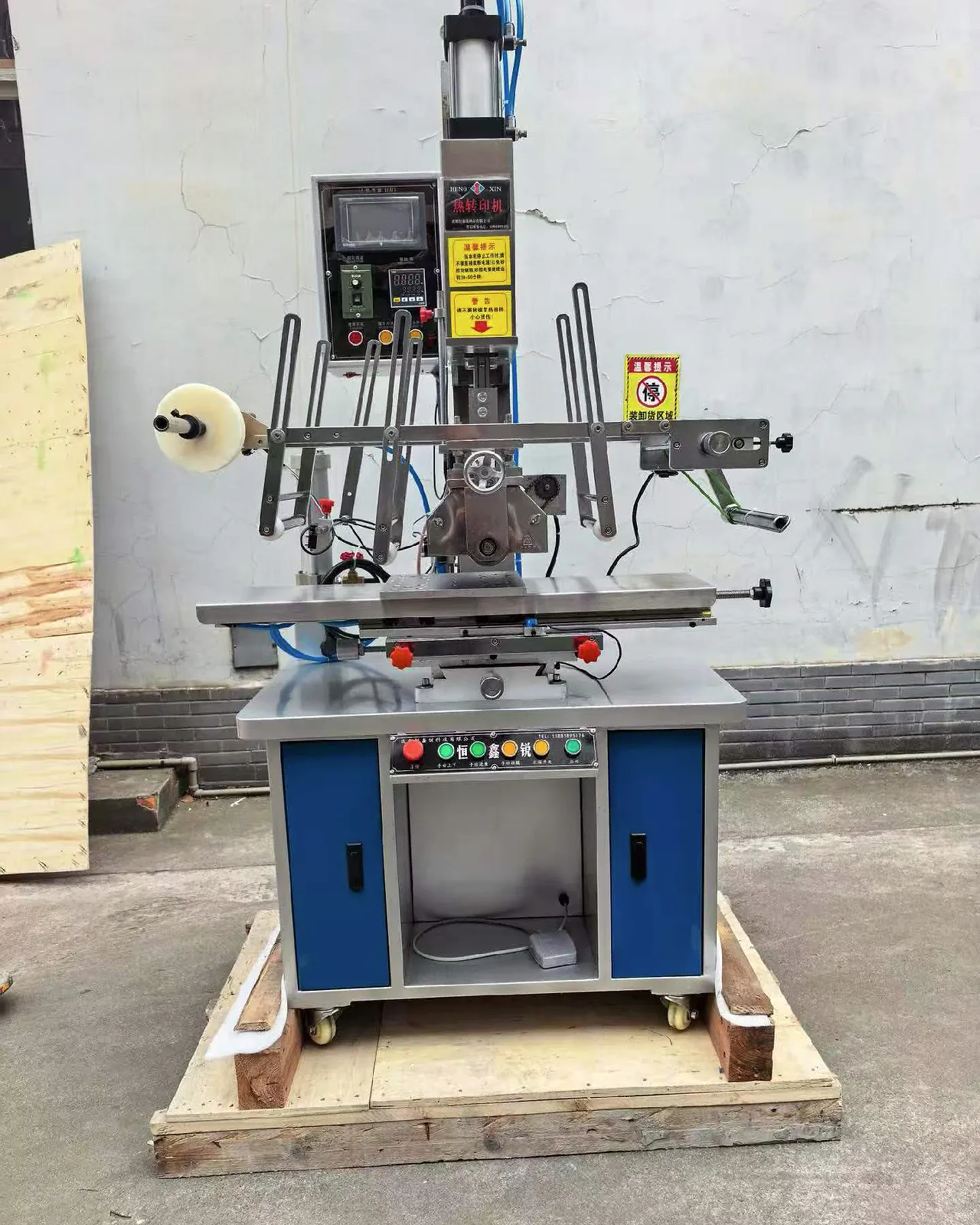 Front workshop view of a manual semi-automatic hot stamping machine